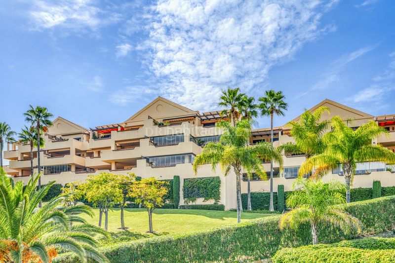 Foto 9d56b98c-63fe-4932-b07f-3c41c13afb45. Planta baixa amb calefacció aparcament piscina a Benahavís