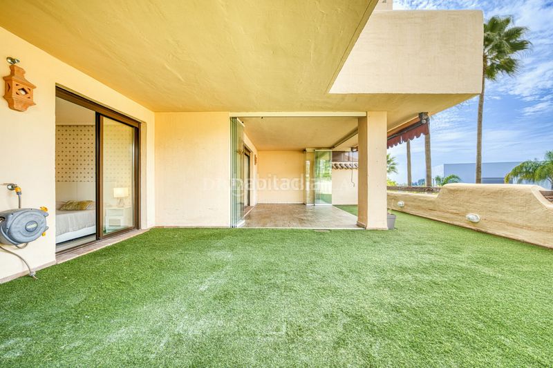 Foto a92dafd4-fba1-46e0-9ffa-2e54c98eaac0. Planta baixa amb calefacció aparcament piscina a Benahavís