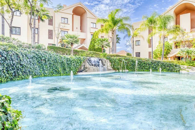 Foto b74462c6-e726-4f20-ac06-c18f8495df59. Planta baixa amb calefacció aparcament piscina a Benahavís