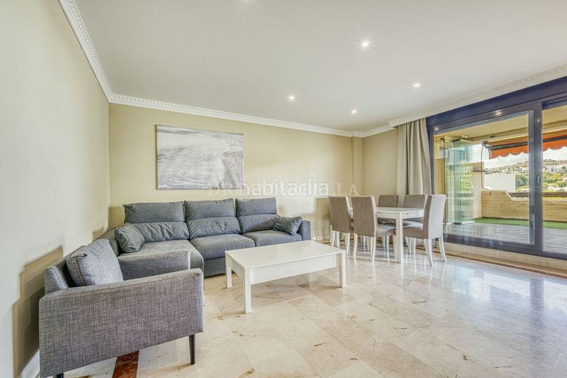 Foto b8b6536f-1e93-442d-a755-018c9674a725. Planta baixa amb calefacció aparcament piscina a Benahavís