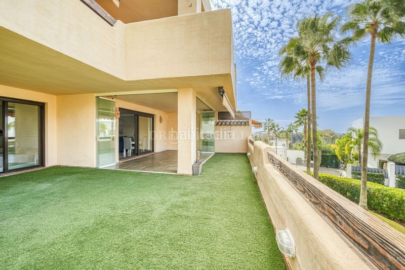 Foto ca67ca72-8067-43f8-b5b4-ae994c1334cc. Planta baixa amb calefacció aparcament piscina a Benahavís