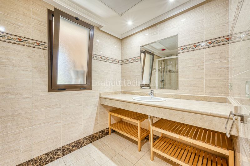 Foto ea1615e1-d8a8-42fa-8721-46e53af35395. Planta baixa amb calefacció aparcament piscina a Benahavís