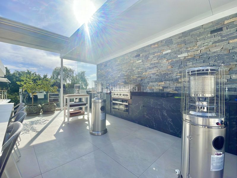 Foto 194155fe-eaa3-4c4c-8256-231a72b93620. Casa amb aparcament piscina a El Rosario - Ricmar Marbella