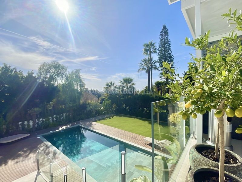 Foto c29d0524-425d-4ad7-a3eb-ce5e12107c64. Casa amb aparcament piscina a El Rosario - Ricmar Marbella