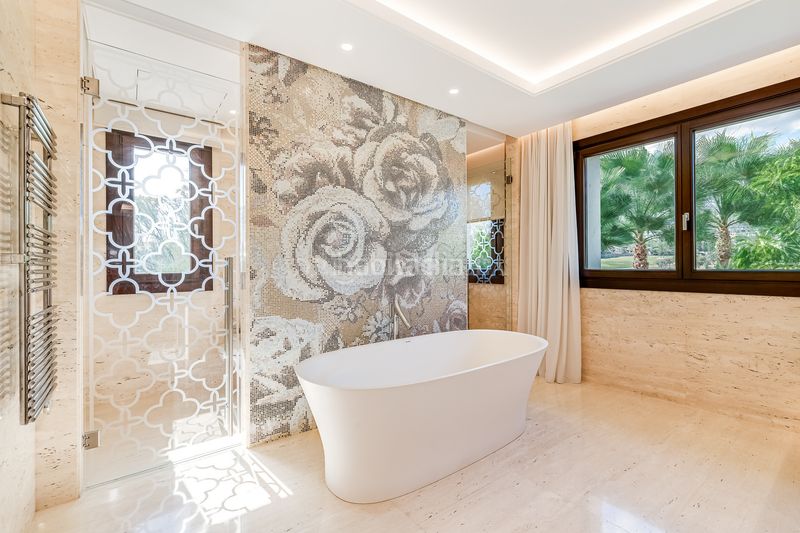 Foto 7e12897d-3107-4b31-8d0b-80334fcd9bc1. Casa amb aparcament piscina a Los Naranjos Marbella