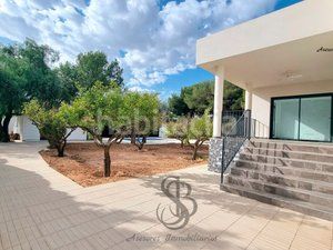 Foto f50f9346-1759-42b0-9b40-b05be5fbc86e. Xalet amb calefacció aparcament piscina a Los Girasoles Sant Vicent del Raspeig