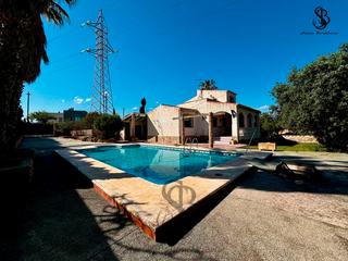 Chalet  Avenida los girasoles. Chalet en los girasoles