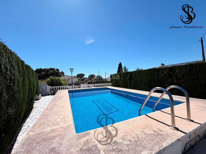 Foto 04cfb3b9-21bb-42c7-acfb-b94a4fc090e4. Xalet amb xemeneia calefacció aparcament piscina a Busot