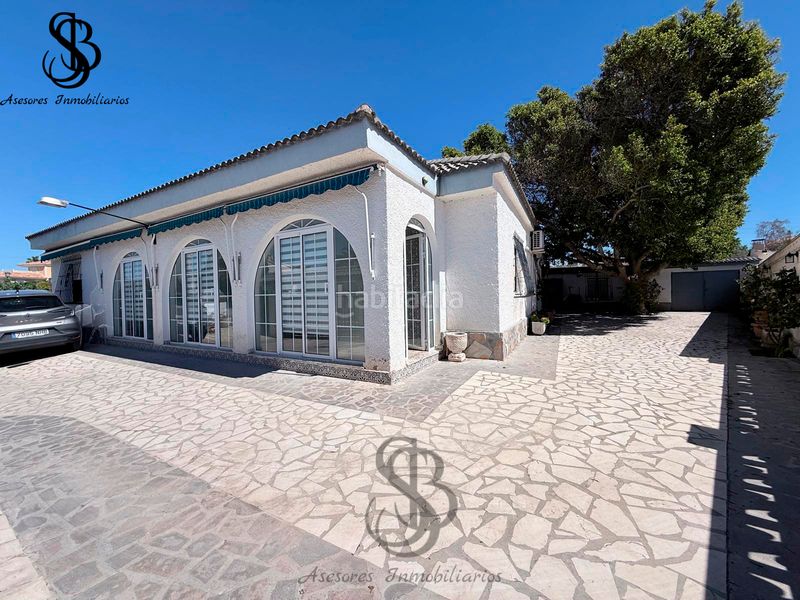 Foto 624572df-f0a4-42e8-9f35-c674cf376fb8. Xalet amb xemeneia calefacció aparcament piscina a Busot