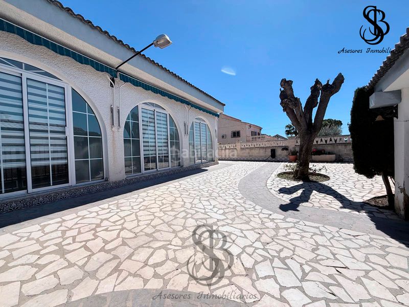 Foto bc4f0ec8-25a4-40b9-9066-0703d02c09ba. Xalet amb xemeneia calefacció aparcament piscina a Busot