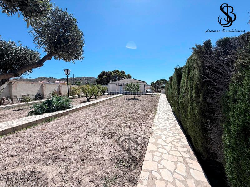 Foto c6ec9a25-d6af-4496-8b3e-30e7a3160cd1. Xalet amb xemeneia calefacció aparcament piscina a Busot