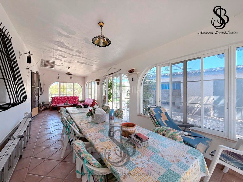 Foto d3f2f8c3-bdbf-4b95-85bf-272c52b8717b. Xalet amb xemeneia calefacció aparcament piscina a Busot