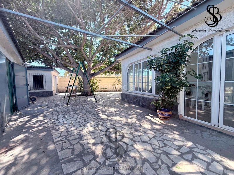 Foto ea2c42b2-f449-4c48-b19e-d69a96f2daff. Xalet amb xemeneia calefacció aparcament piscina a Busot