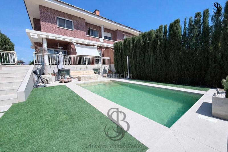 Foto 7f7707be-7051-4854-9199-58371e7a96f5. Casa aparellada amb xemeneia calefacció aparcament piscina a Mutxamel