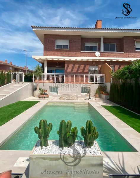 Foto 8e109cc0-f6f1-4902-a7d9-0a309fdac871. Casa aparellada amb xemeneia calefacció aparcament piscina a Mutxamel