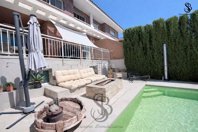 Foto 92ec23e9-855f-43a0-88be-f5f64bdcb98b. Casa aparellada amb xemeneia calefacció aparcament piscina a Mutxamel