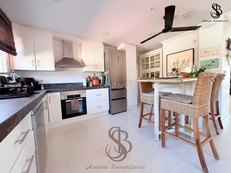 Foto e16b3fea-03f8-4d33-954a-15acc937c272. Casa aparellada amb xemeneia calefacció aparcament piscina a Mutxamel