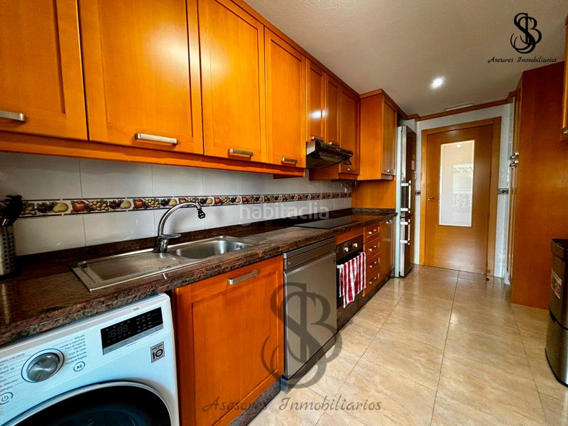 Foto 6cddc58d-efb6-4a73-b500-f1d92b1f9878. Àtic amb calefacció aparcament piscina a Campello Playa Campello (el)