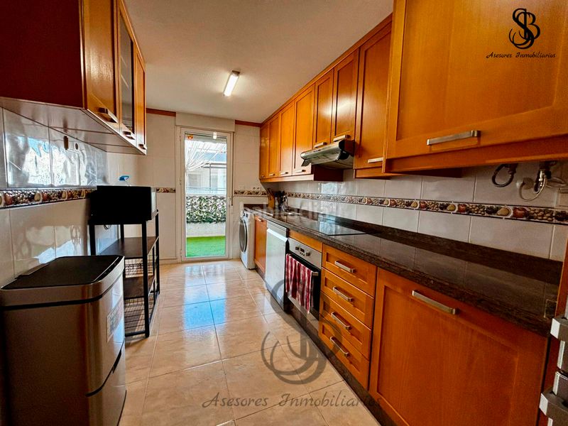 Foto 7d3cc010-87e4-496d-b02b-2dce2022c2de. Àtic amb calefacció aparcament piscina a Campello Playa Campello (el)