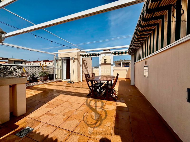 Foto 80999b0e-7d8d-49e9-b2b1-b76e2b103a0c. Àtic amb calefacció aparcament piscina a Campello Playa Campello (el)