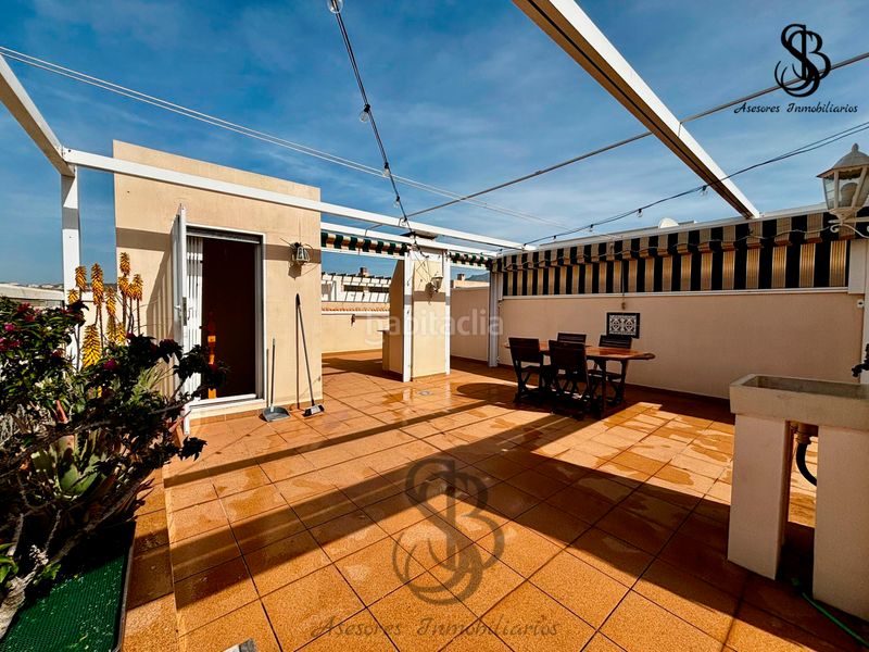 Foto cb91e114-9e73-44a1-8dc5-7d39829911ff. Àtic amb calefacció aparcament piscina a Campello Playa Campello (el)