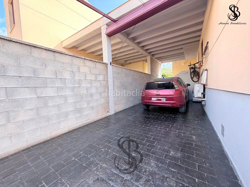 Foto 0bdfc4ed-8a07-49bd-9c82-432d670b025d. Xalet amb xemeneia calefacció aparcament piscina a Alicante