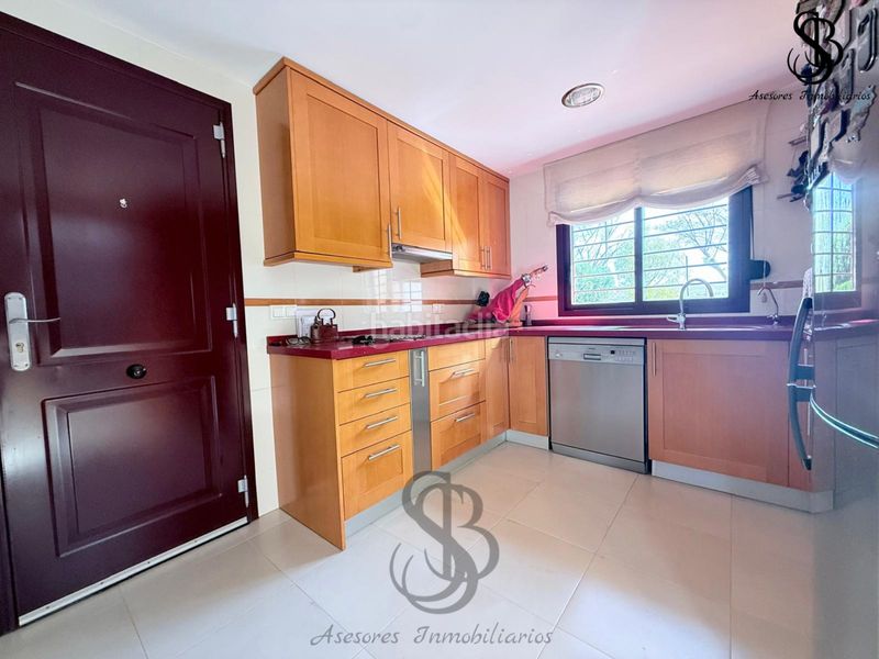 Foto 19507a98-bb8b-436b-ad20-a6deb649a507. Xalet amb xemeneia calefacció aparcament piscina a Alicante