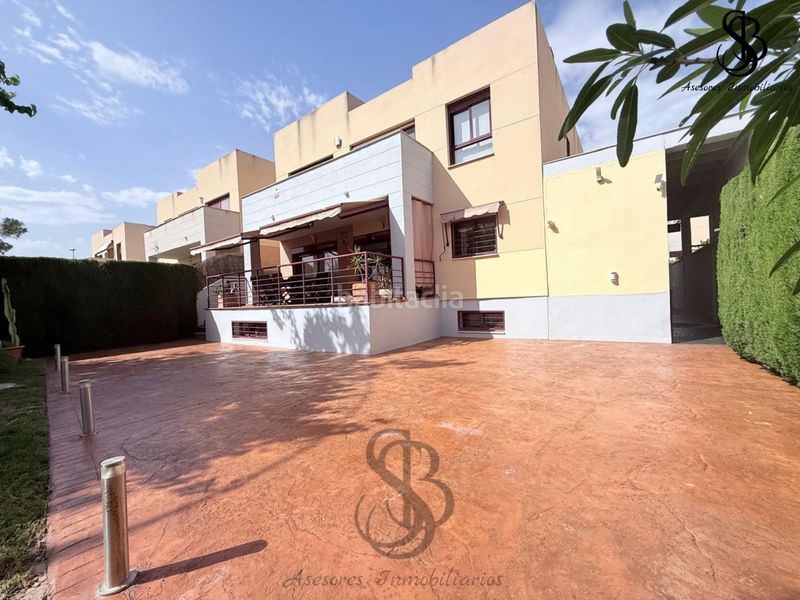 Foto 1e2a545f-16c8-4862-aaf0-ed84e90fd3bf. Xalet amb xemeneia calefacció aparcament piscina a Alicante