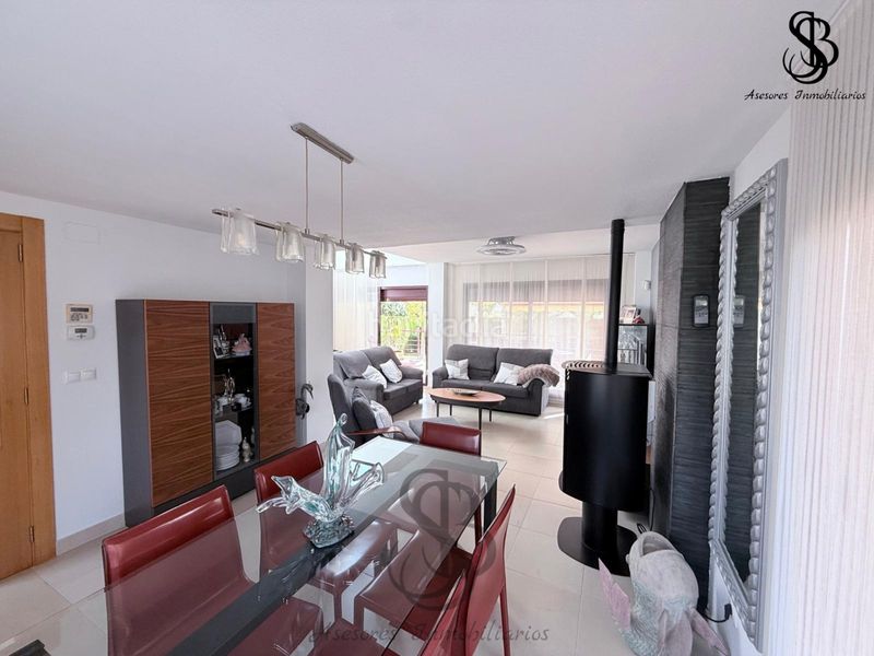 Foto 25e5e2d2-0e8f-40da-b65a-832f9fc03675. Xalet amb xemeneia calefacció aparcament piscina a Alicante