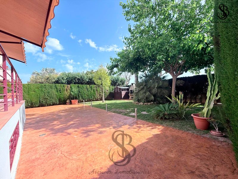 Foto 47d4fb6b-2654-4d16-a840-1a9eec5798b3. Xalet amb xemeneia calefacció aparcament piscina a Alicante