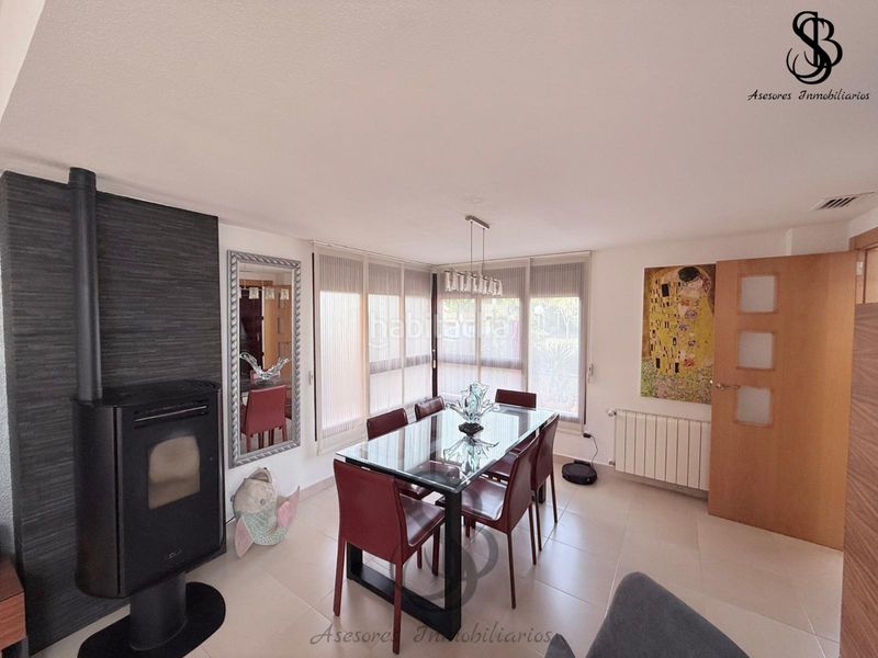 Foto 6a5c50c9-b7fb-4535-88bc-b633e46089b1. Xalet amb xemeneia calefacció aparcament piscina a Alicante