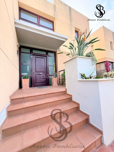 Foto 705dc03f-c74d-4b60-a674-62dc0303a10f. Xalet amb xemeneia calefacció aparcament piscina a Alicante