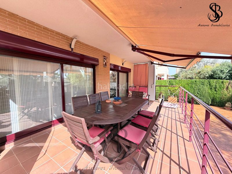 Foto 78171ea8-53dc-4fab-a30c-4e5737479b4f. Xalet amb xemeneia calefacció aparcament piscina a Alicante