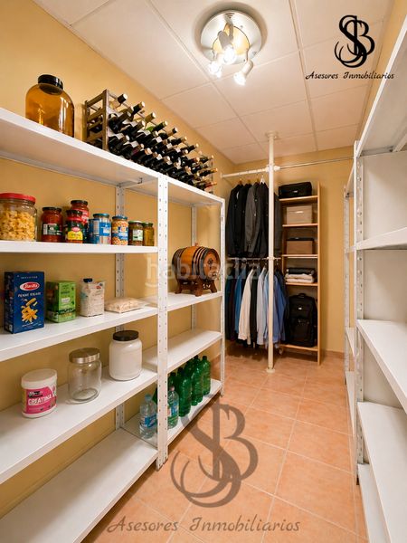 Foto a99f7312-ec56-4cfa-8be2-9bc95015ef46. Xalet amb xemeneia calefacció aparcament piscina a Alicante