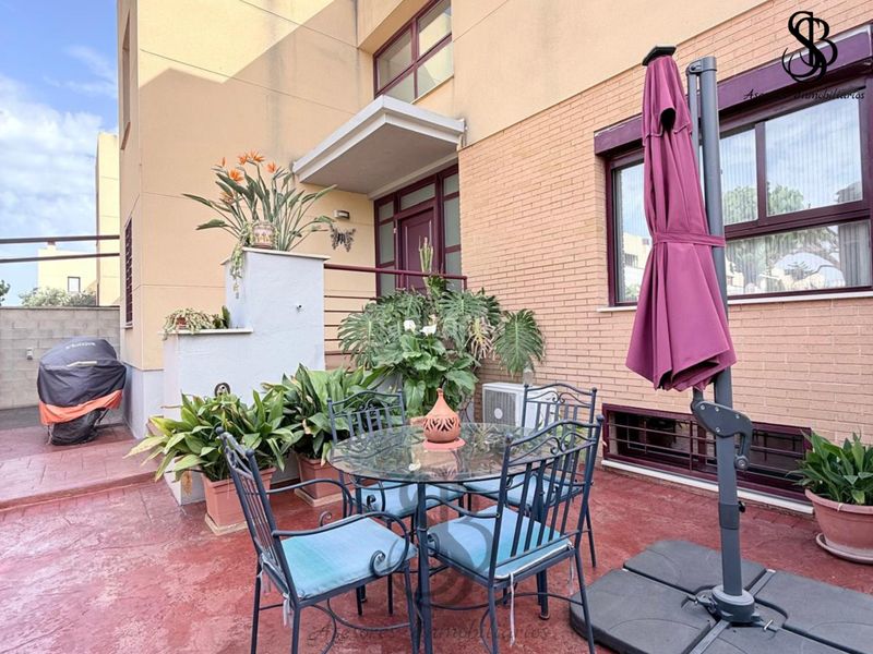 Foto d053bfac-95d4-418f-b2f6-7c4b53cf790b. Xalet amb xemeneia calefacció aparcament piscina a Alicante