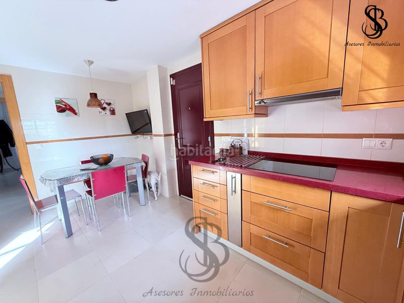 Foto d56613e5-0712-4c0d-af22-1e5461f3526f. Xalet amb xemeneia calefacció aparcament piscina a Alicante