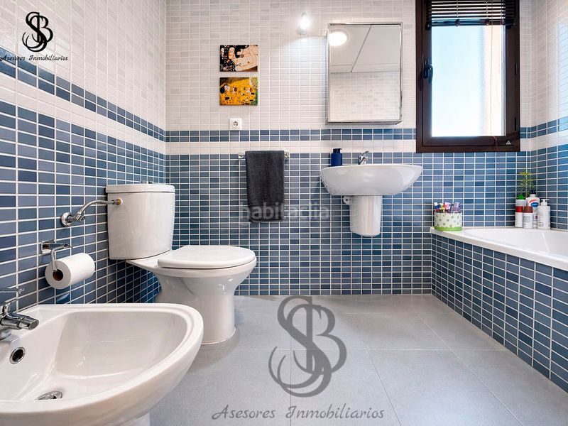 Foto d67dfc54-7c59-4d74-8e6b-2e84bc21520a. Xalet amb xemeneia calefacció aparcament piscina a Alicante