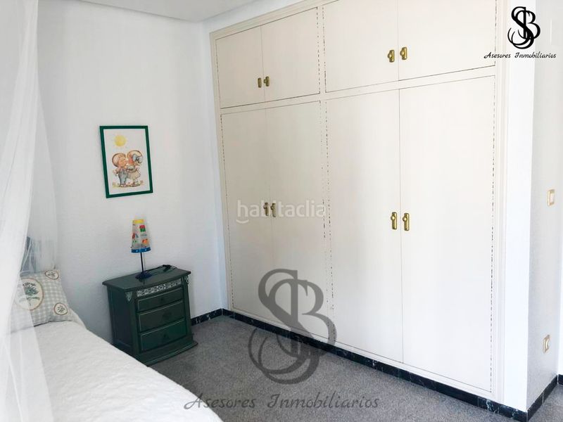 Foto 7268ac48-2432-48fb-a57c-c02fa172bf05. Casa aparellada amb xemeneia a Calas Santiago Bernabeu Santa Pola