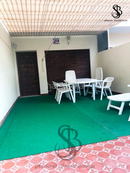 Foto a9f70768-5e74-4844-9545-106bc3e0ba16. Casa aparellada amb xemeneia a Calas Santiago Bernabeu Santa Pola