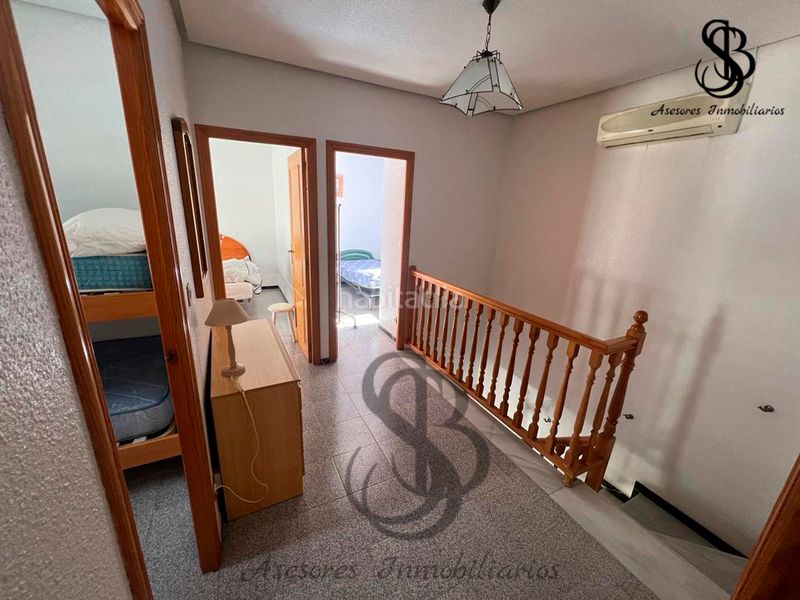 Foto beb3ffd0-cba2-4b10-8816-555577c6ea0c. Casa aparellada amb xemeneia calefacció a Calas Santiago Bernabeu Santa Pola