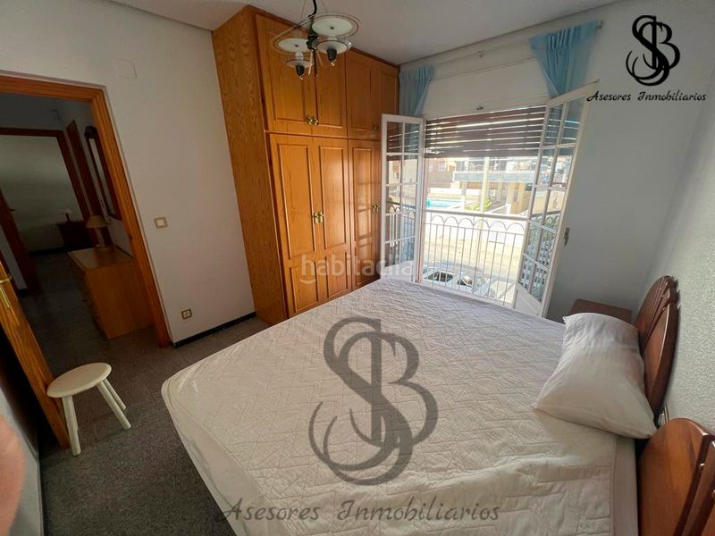 Foto ef16bfd6-585f-4416-87fa-8ff17cf95c09. Casa aparellada amb xemeneia calefacció a Calas Santiago Bernabeu Santa Pola