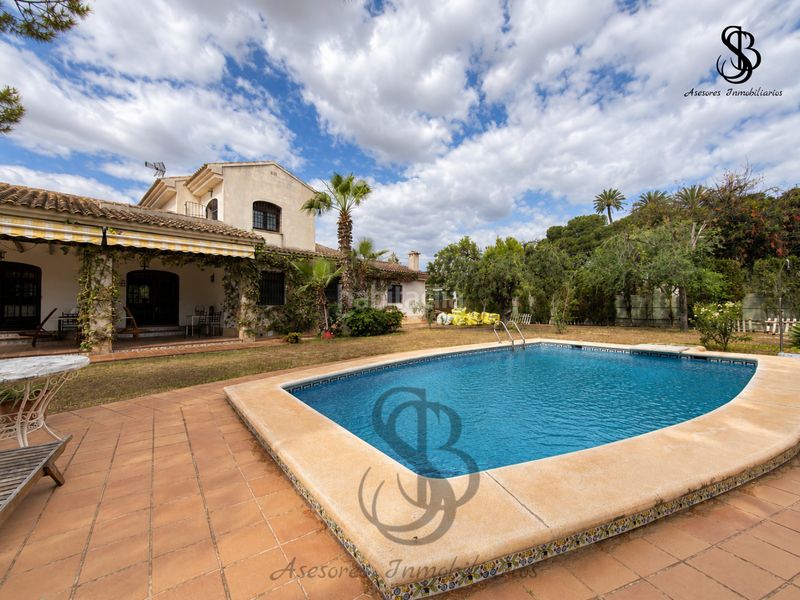 Foto bed23ad6-eadc-45a8-8dcb-47b6051221fa. Chalet en Villafranqueza Alicante