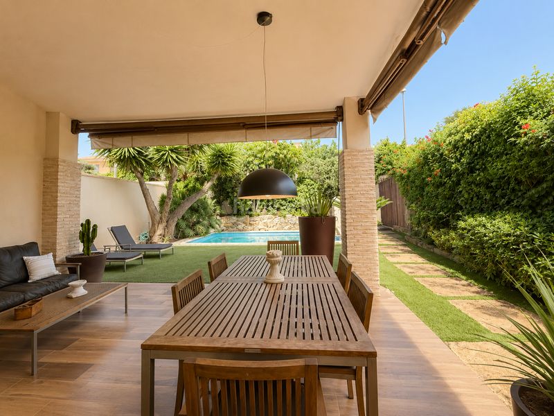 Foto 5e3d50a7-bbb1-4aac-9797-037f202d39bf. Casa aparellada amb calefacció aparcament piscina a Mutxamel