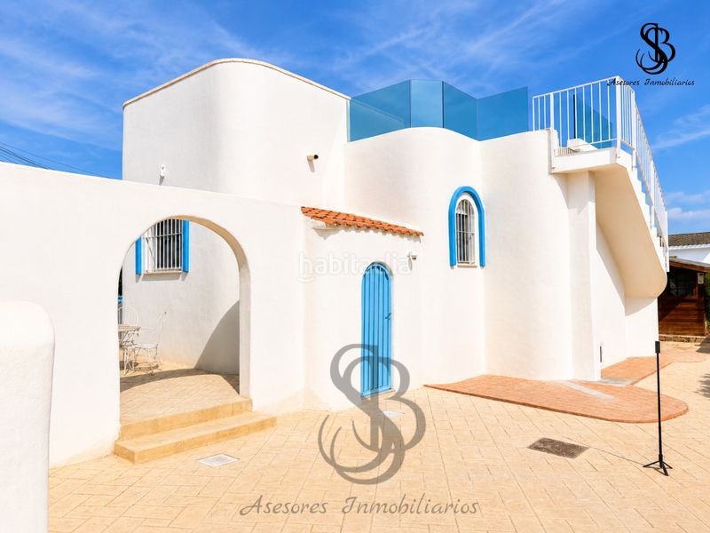 Foto bc4072b0-3df8-49ab-99c7-25940b3ade2d. Xalet amb xemeneia calefacció aparcament piscina a Busot