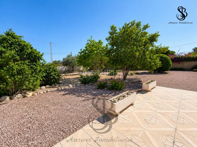 Foto 4bb1ea68-d636-4ca0-9e7e-4e636862a10e. Xalet amb xemeneia calefacció aparcament piscina a Busot