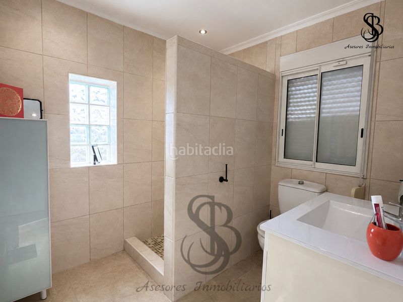 Foto 601a1e4b-d884-42b1-8e19-f7a148dfec6b. Xalet amb xemeneia calefacció aparcament piscina a Busot