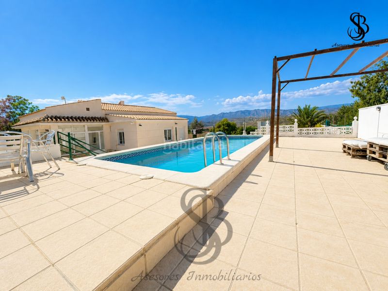 Foto e443c344-22c5-4ec1-8e50-a050ddeac44b. Xalet amb xemeneia calefacció aparcament piscina a Busot