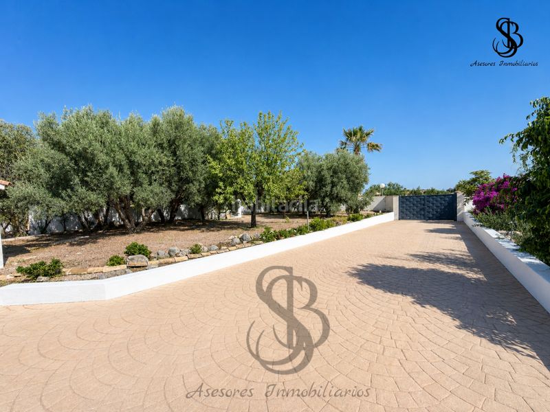 Foto f226d4d4-b638-4fd9-85c2-b0cf4d9a1e32. Xalet amb xemeneia calefacció aparcament piscina a Busot