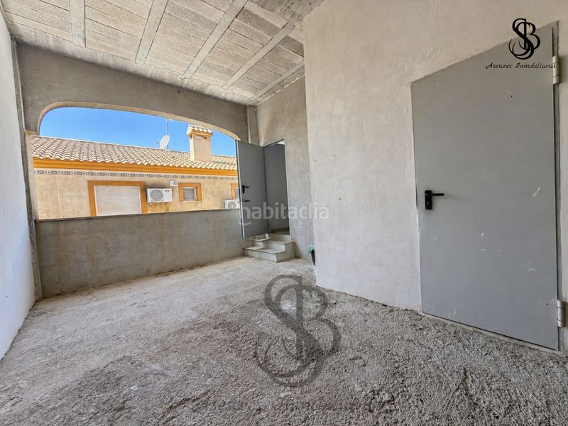 Foto d8d747a2-b9e4-4f94-a49b-87d6ee5a6af0. Casa adossada a avenida les comarques 1 a Busot
