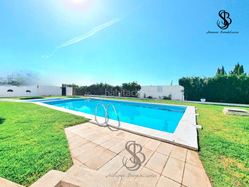 Foto 1831c503-8cc9-4d87-b0ae-c259acf08bd9. Casa adossada amb xemeneia calefacció aparcament piscina a San Juan de Alicante